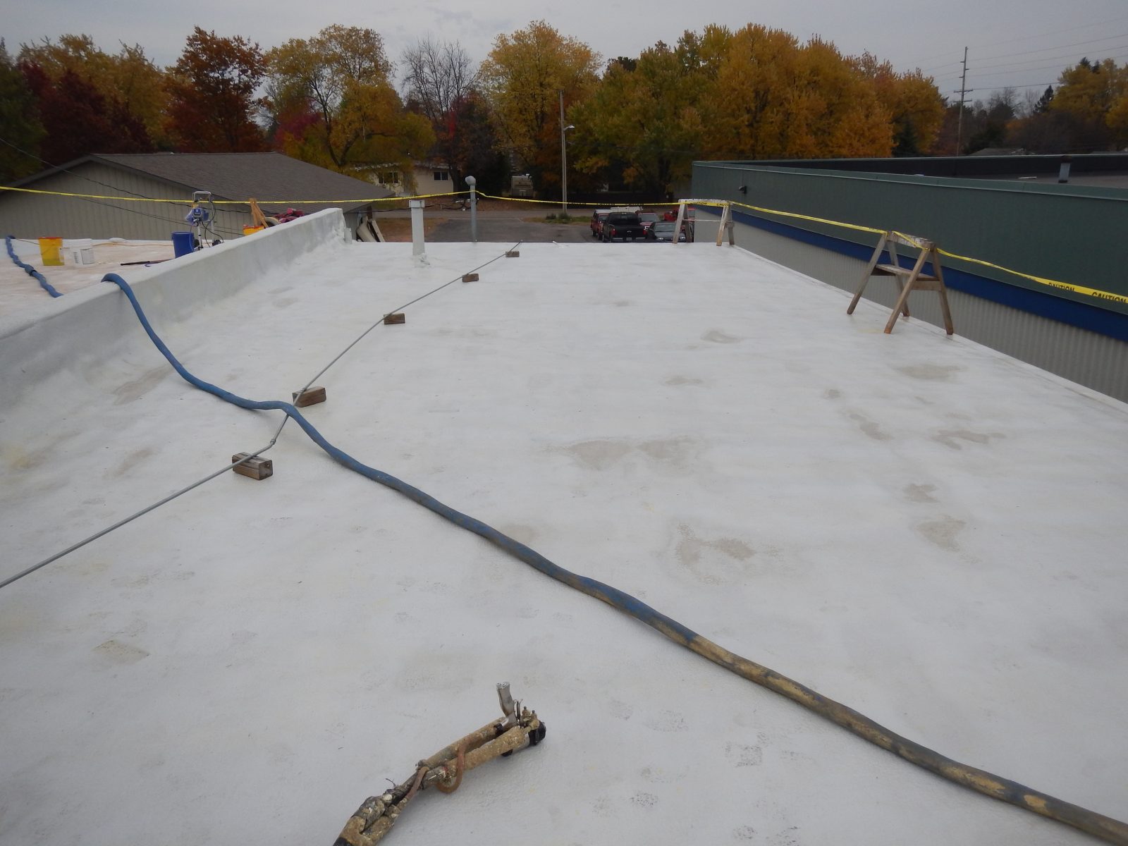 Flat metal roof on a manufactured home during coating